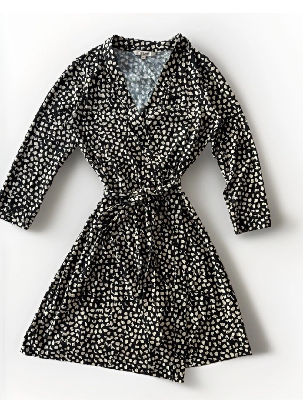 TUCKER Soft Stretch True Wrap Bamboo Printed Black White Dress Size XS